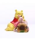 Figura enesco disney winnie the pooh winnie y piglet sobre el tronco